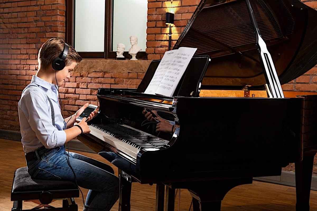 Sistema Adsilent per pianoforte a coda con seconda barra scappamento