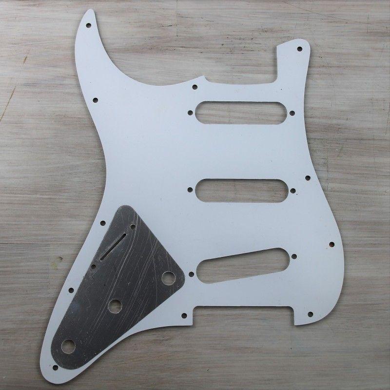 Pg03p battipenna bianco madreperla per stratocaster sss