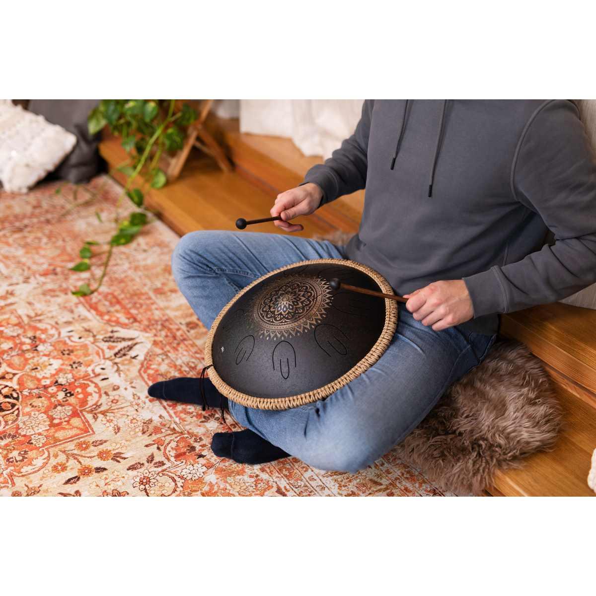 SONIC ENERGY OSTD1BKE STEEL TONGUE DRUMS DA 16" D KURD DISEGNO FLOREALE LASERATO, NERO