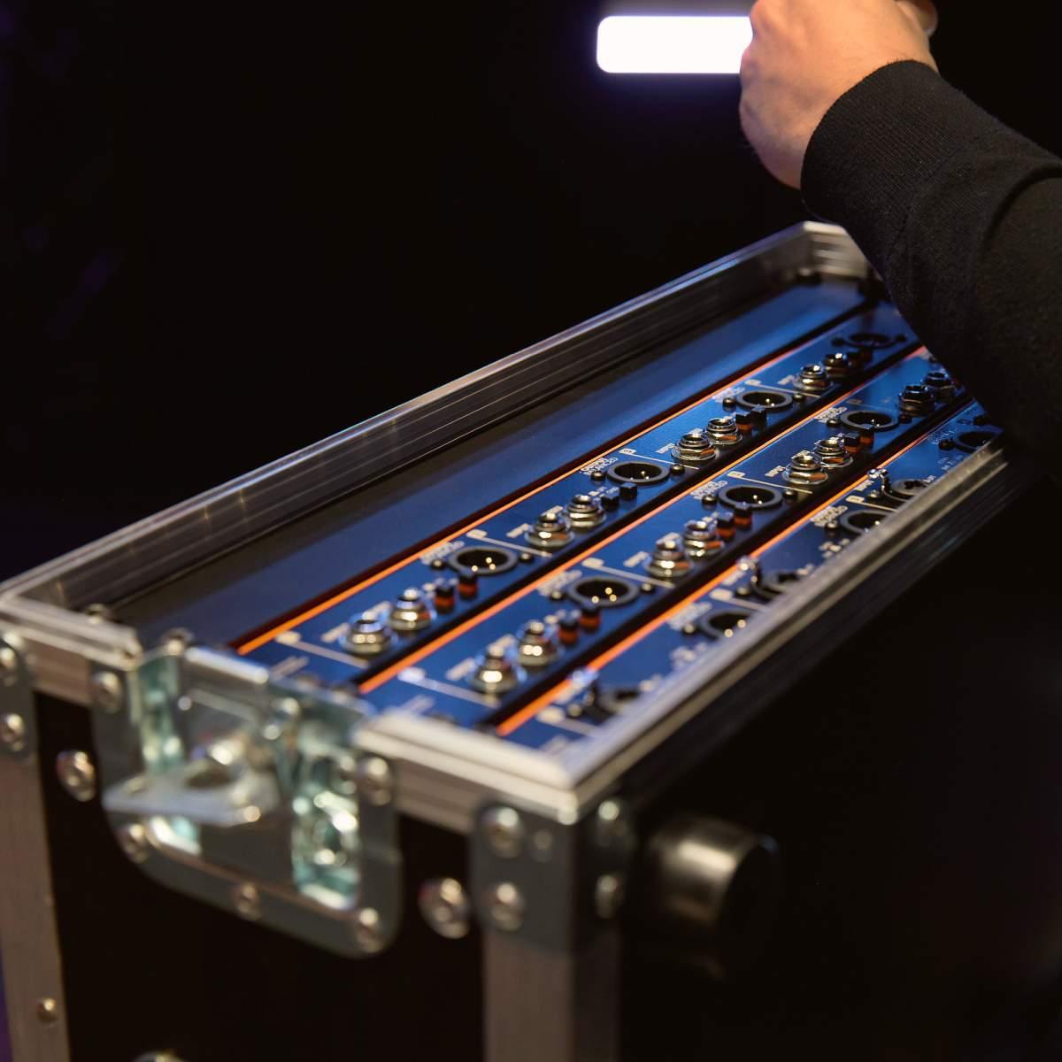 PALMER BRIDGE 4A+ - DI Box attivo a 4 canali e box di isolamento di linea, formato rack 19"