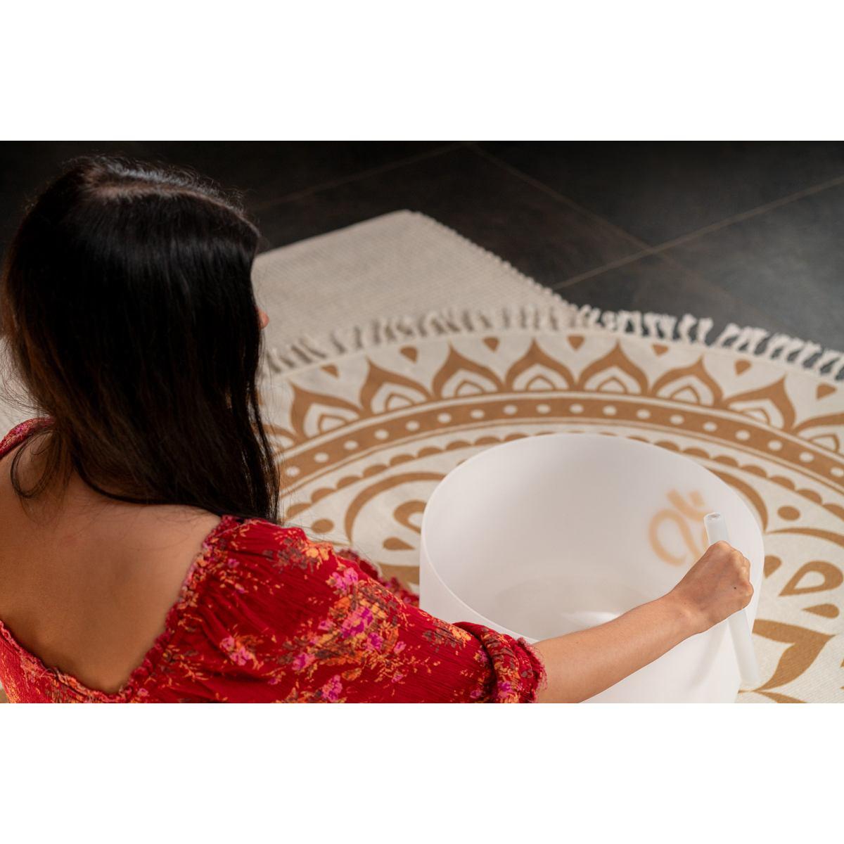 SONIC ENERGY PCSB16OM Campana tibetana in cristallo Om da 16" 136,10 Hz / C#3