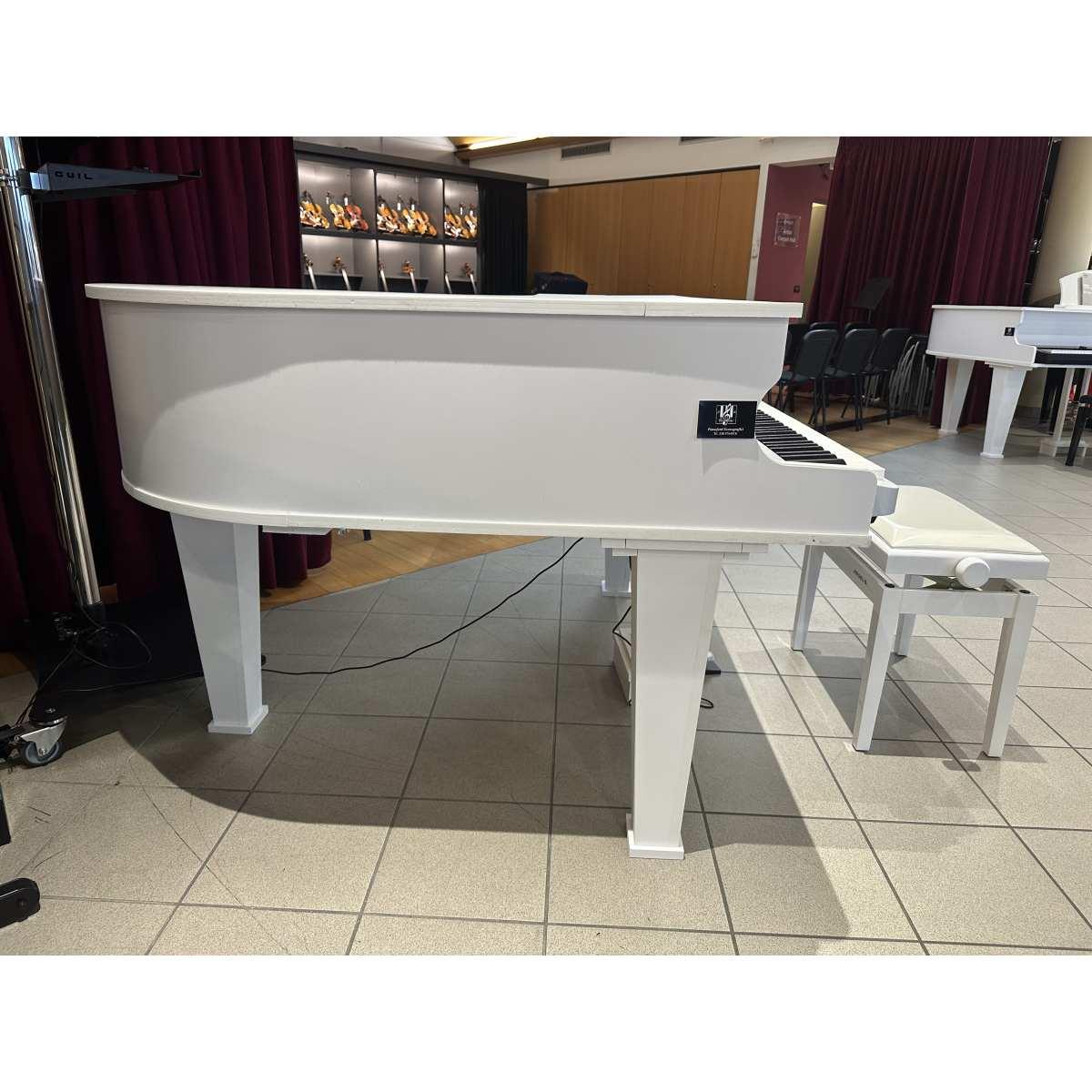 Pianoforte scenografico Coda Modello A170 finitura bianco satinato